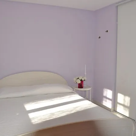 Petra Luna Sainte-Maxime